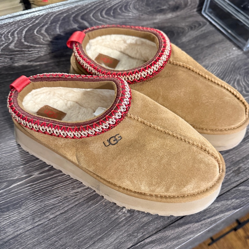 Womens UGG Tazz size 8 Chestnut